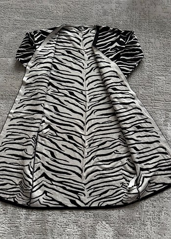 Uzun Zebra Desenli Kadın Hırka - Görsel 2