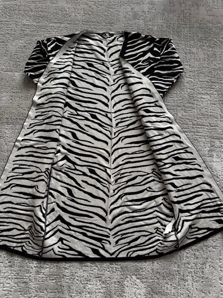 Uzun Zebra Desenli Kadın Hırka - Görsel 2