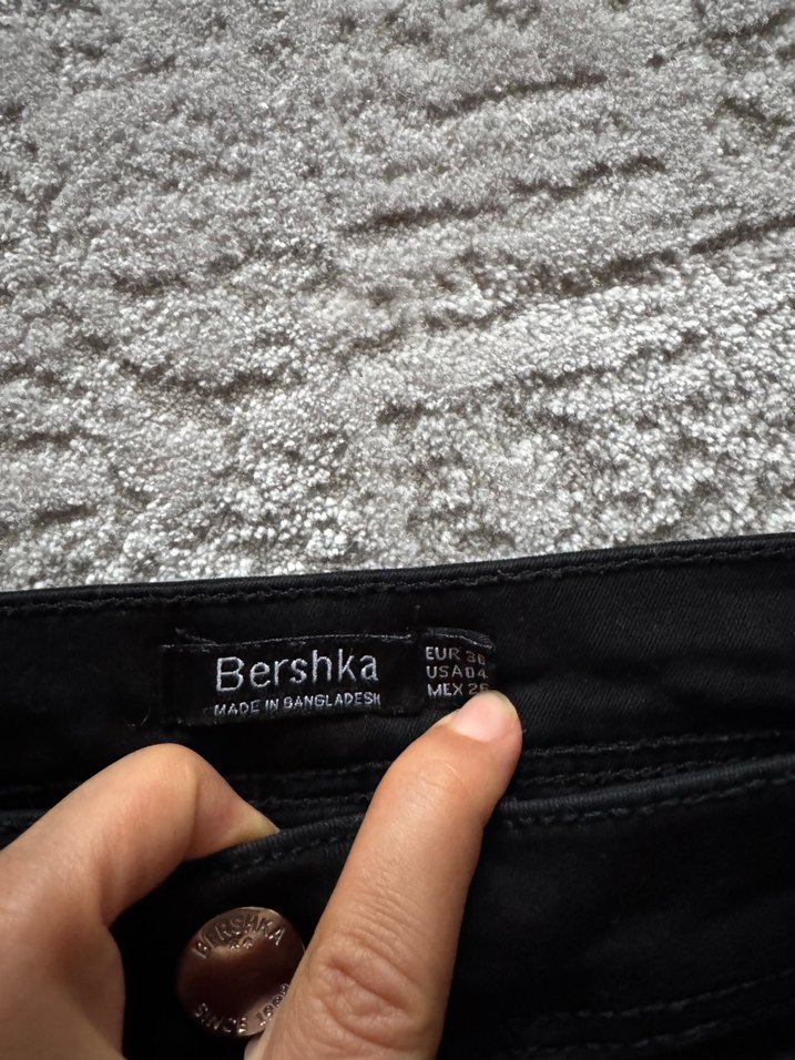 Kadın Siyah Dar Kesim Midi Denim Pantolon - Görsel 3