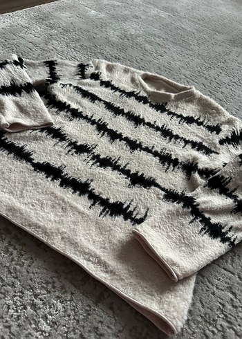 Gri Beyaz Zebra Desenli Örgü Kadın Kazak - Görsel 3