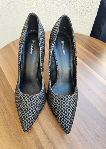 Gri Yılan Desenli Pliseli Stiletto