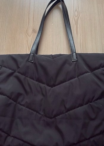 Bershka Sik Siyah Kapitone Omuz Cantasi