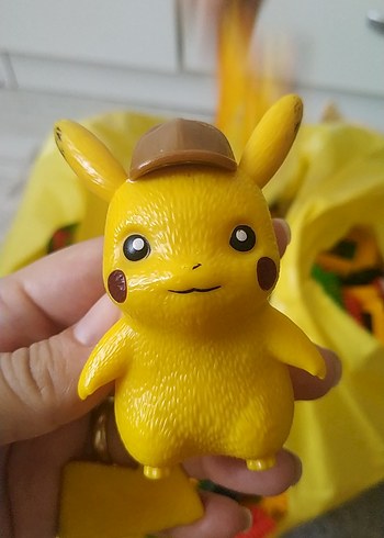 Sarı Dedektif Şapkalı Pikachu Figürü