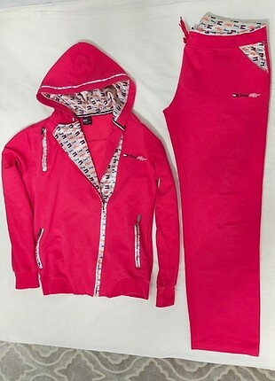 Tommy Hilfiger eşofman takımı