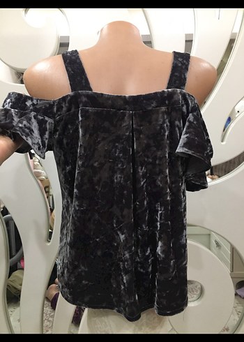 Gri Batik Desenli Omuzları Açık Bluz - Görsel 3