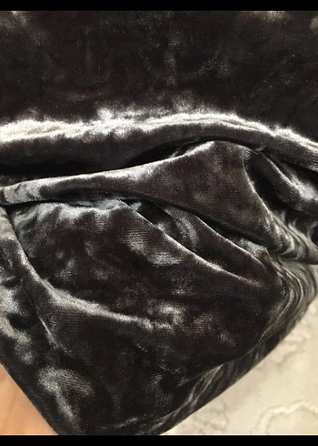 Gri Batik Desenli Omuzları Açık Bluz - Görsel 5