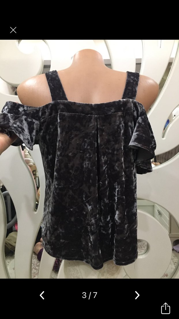 Gri Batik Desenli Omuzları Açık Bluz - Görsel 3