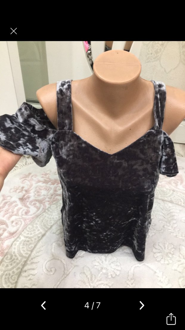 Gri Batik Desenli Omuzları Açık Bluz - Görsel 4