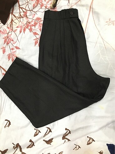 Trendyol & Milla Şalvar model pileli pantalon