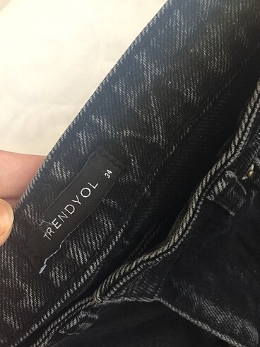 34 Beden siyah Renk Trendyolmilla pantolon