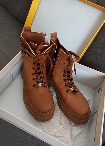 38 Beden camel Renk Bot..