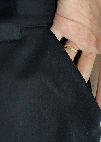 38 Beden siyah Renk Gold Düğme Detaylı Etek