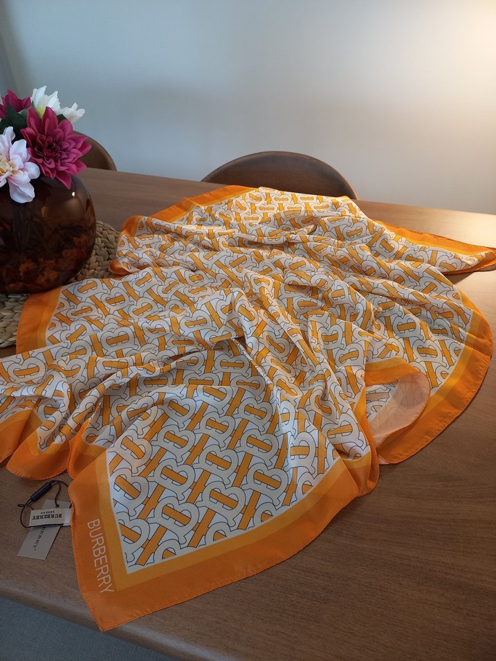 Burberry vual ithal ipek şal - Görsel 2