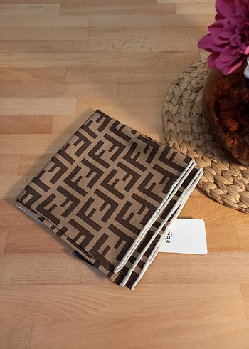 Fendi Kahverengi Desenli Tvil ipek eşarp