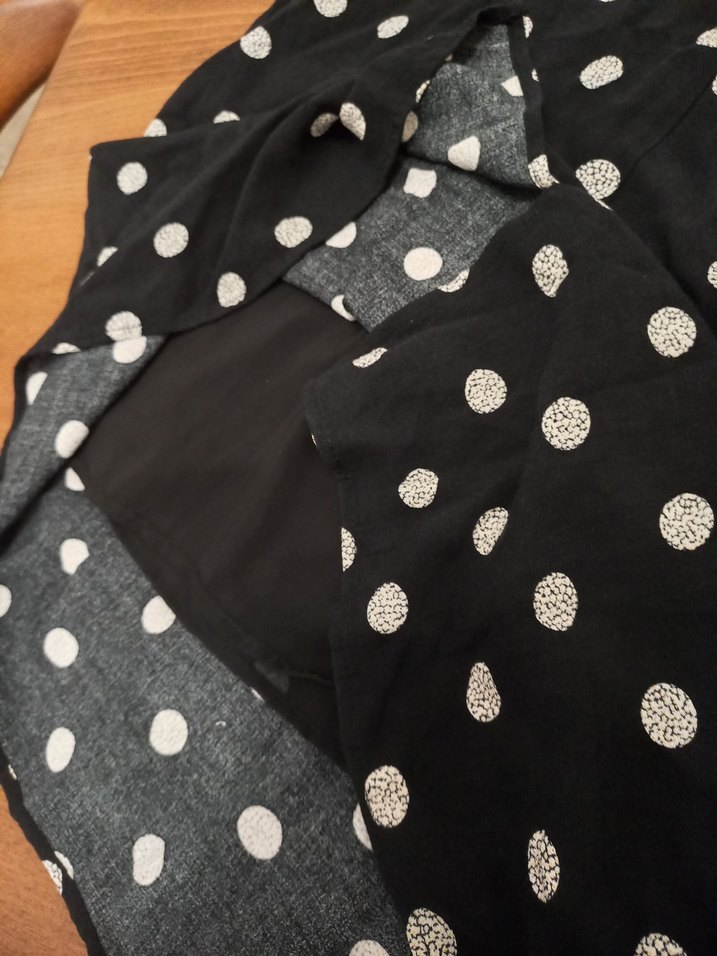Siyah Puantiyeli Uzun V Yaka mini elbise - Görsel 4