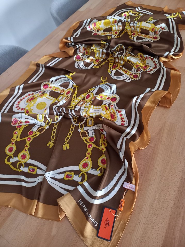 Zincir Detaylı Kahverengi İpek şal - Görsel 4