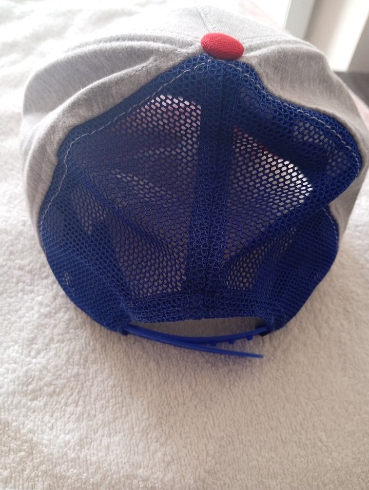 Gri ve Kırmızı Erkek Çocuk Şapka - Görsel 2