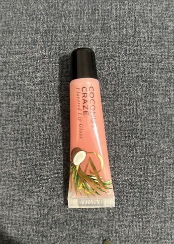 Coconut Craze Tatlı Kokulu Dudak Parlatıcısı - Görsel 3