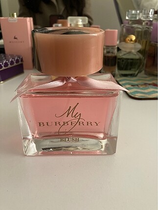 My burberry blush parfüm 100 ml dir. Hoş çiçeksi ve taze bir kok