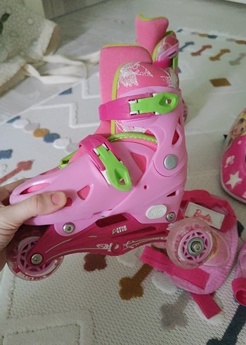 Barbie Barbie Paten Seti ve Koruyucu Ekipman