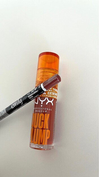 NYX nyx duck plump 08 gloss emily dudak kalemi