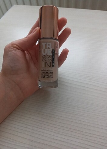 Beden Renk Catrice True Skin Hydrating Foundation