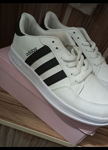 39 Beden beyaz Renk Adidas ayakkabı