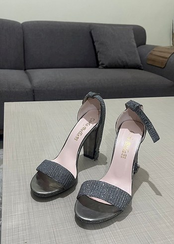 38 Beden Abiye Gri Desenli Tokalı Topuklu Kadın Ayakkabı