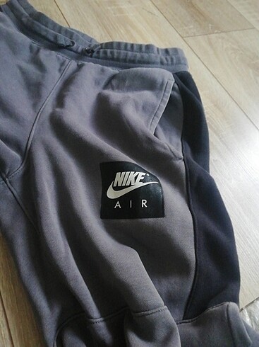 Nike Sen bana durarken 
