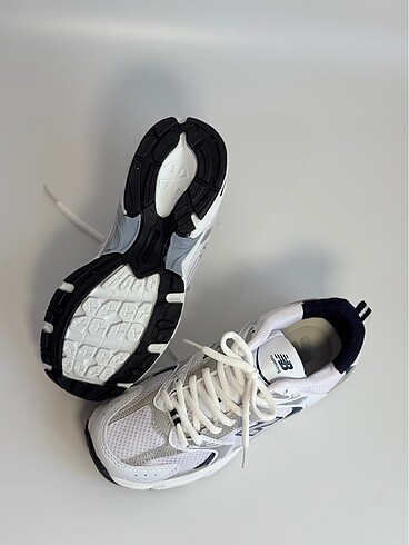 38 Beden beyaz Renk New Balance 530