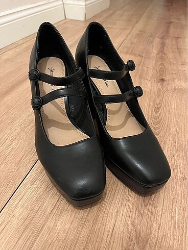 38 Beden siyah Renk Stradivarius Blok Topuklu Ayakkabı