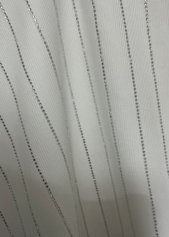 Beyaz Çizgili Kısa Kollu Triko Bluz - Görsel 2