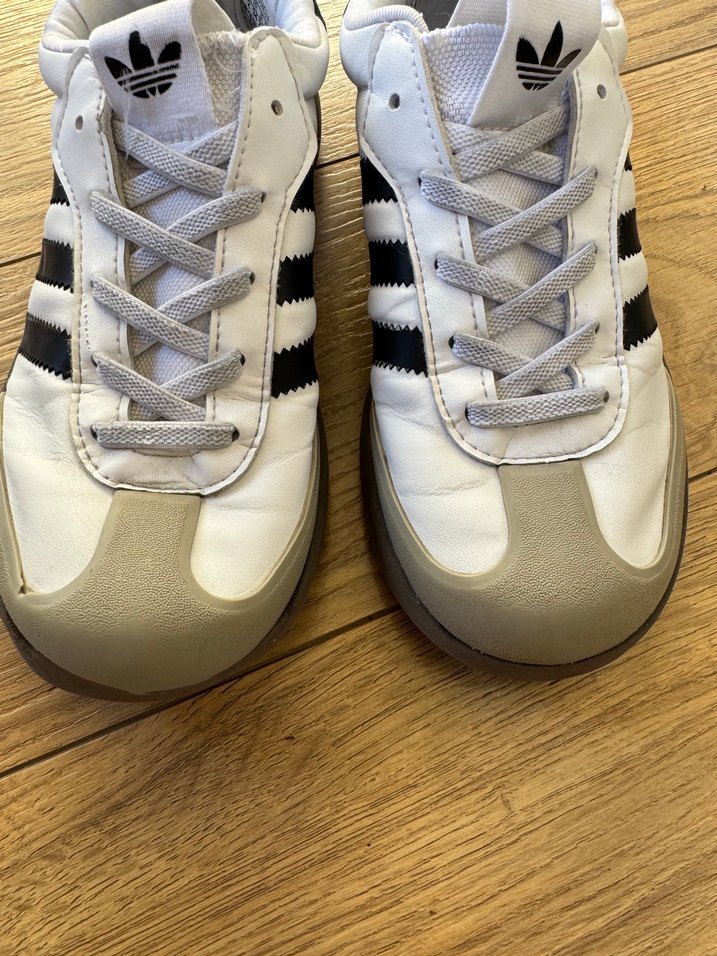 Adidas Beyaz Siyah Spor Ayakkabı — görsel 2/5