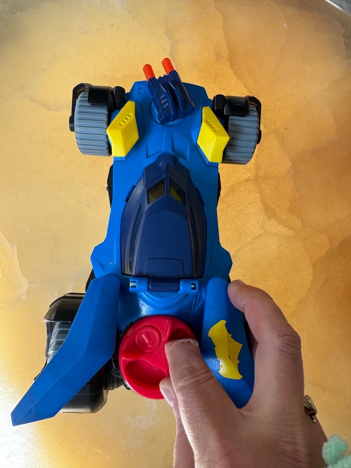 Mavi ve Sarı Geleceğin Oyuncak Aracı batman — görsel 4/7