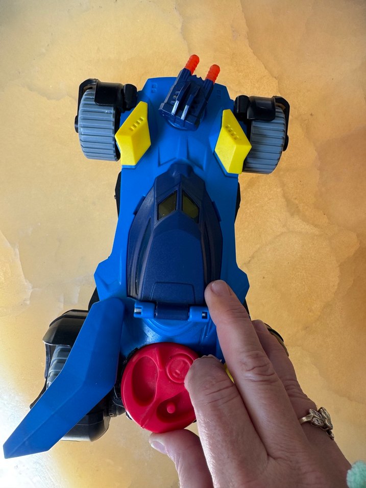 Mavi ve Sarı Geleceğin Oyuncak Aracı batman — görsel 5/7