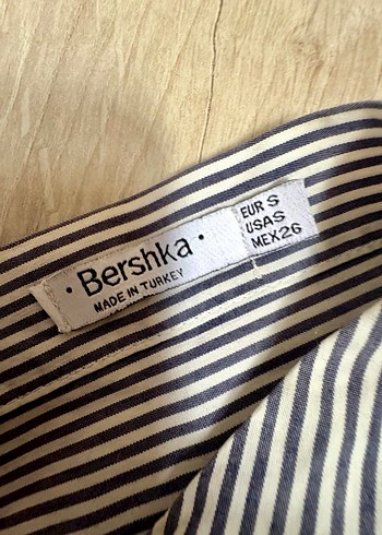 Gri Çizgili V Yakalı Kadın Gömlek - Görsel 2