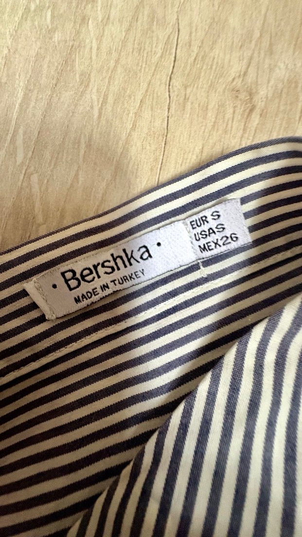 Gri Çizgili V Yakalı Kadın Gömlek - Görsel 2