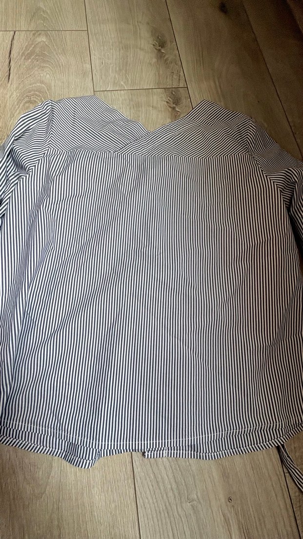 Gri Çizgili V Yakalı Kadın Gömlek - Görsel 3