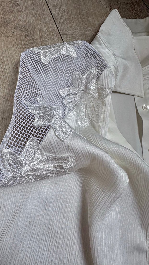 Düğmeli V Yakalı İşlemeli Beyaz Kadın Gömlek - Görsel 5