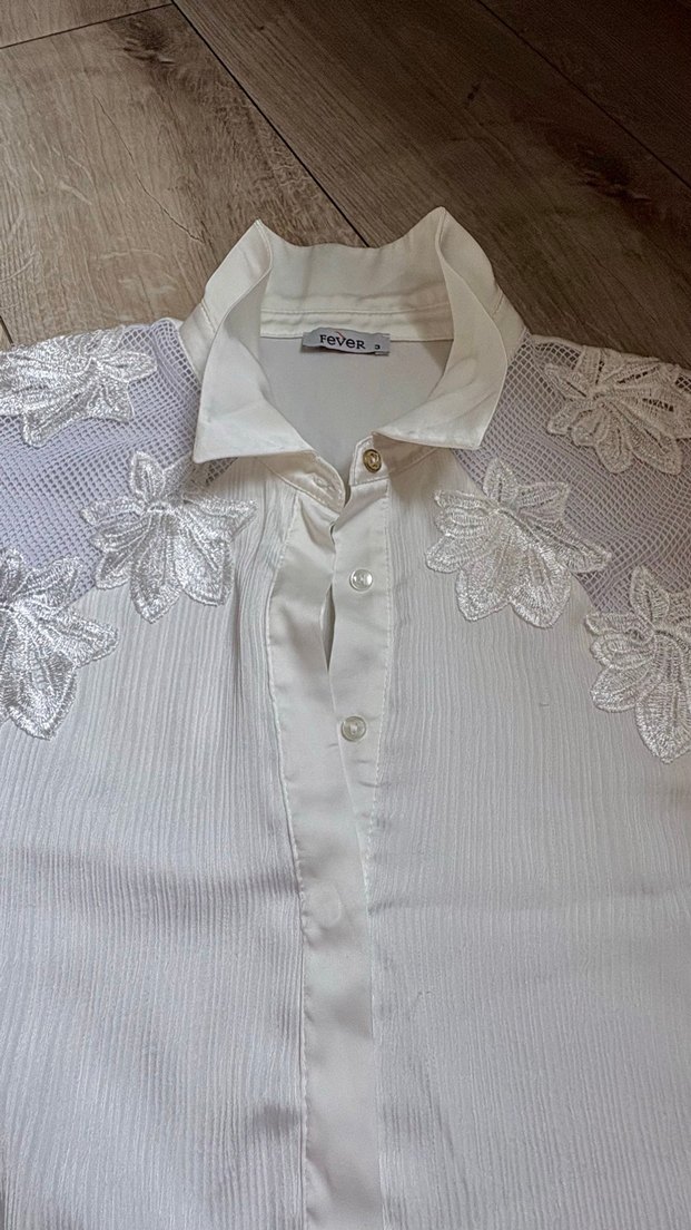 Düğmeli V Yakalı İşlemeli Beyaz Kadın Gömlek - Görsel 4