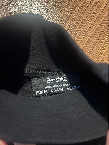 Bershka Sıfır Kol Crop Üst