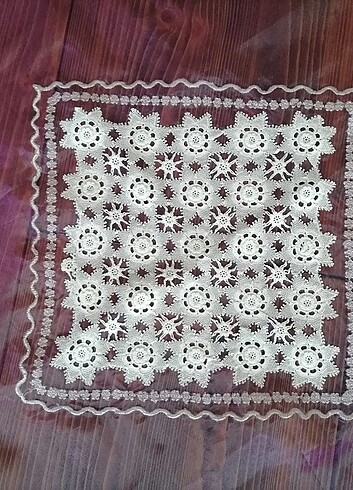  Beden 4 tarafı ve ortası iğne oyalı şifon örtü