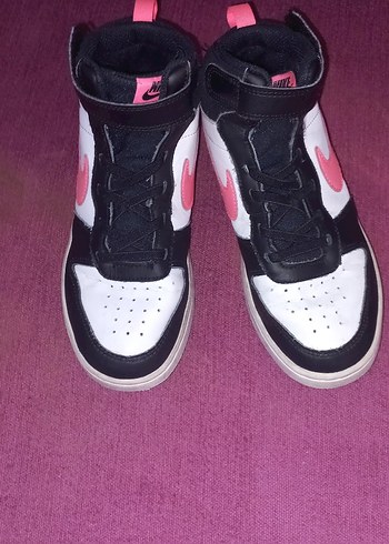 Nike Pembe Detaylı Siyah Beyaz Spor Ayakkabı