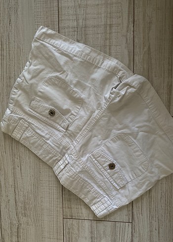 LC Waikiki Düğmeli Beyaz Mini Kadın Şort