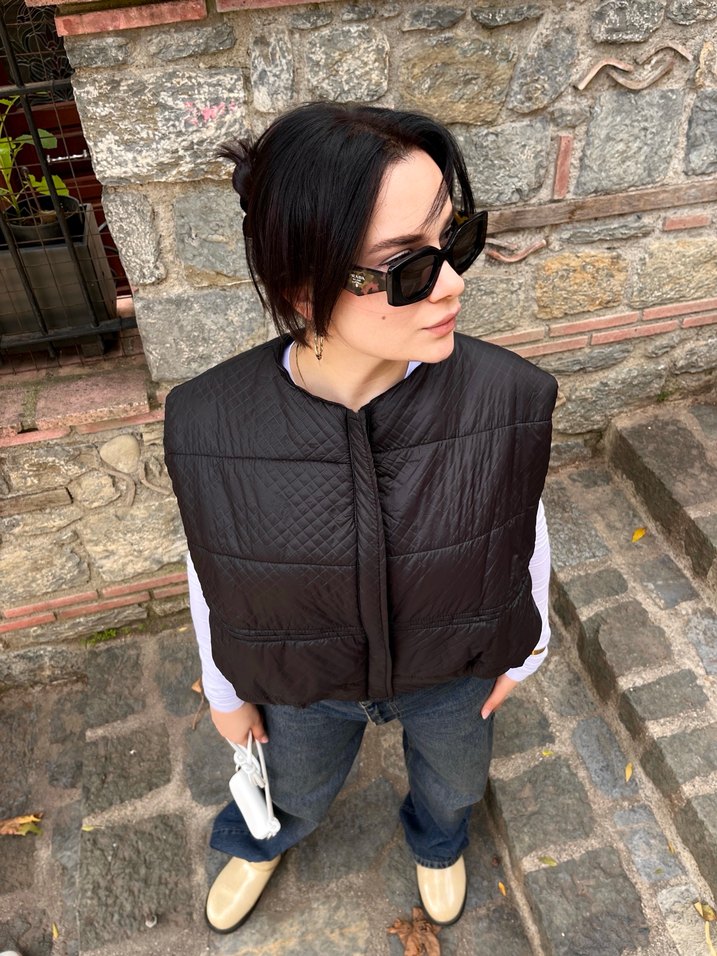 Siyah Yüksek Yakalı Oversize Kadın Şişme Yelek - Görsel 2