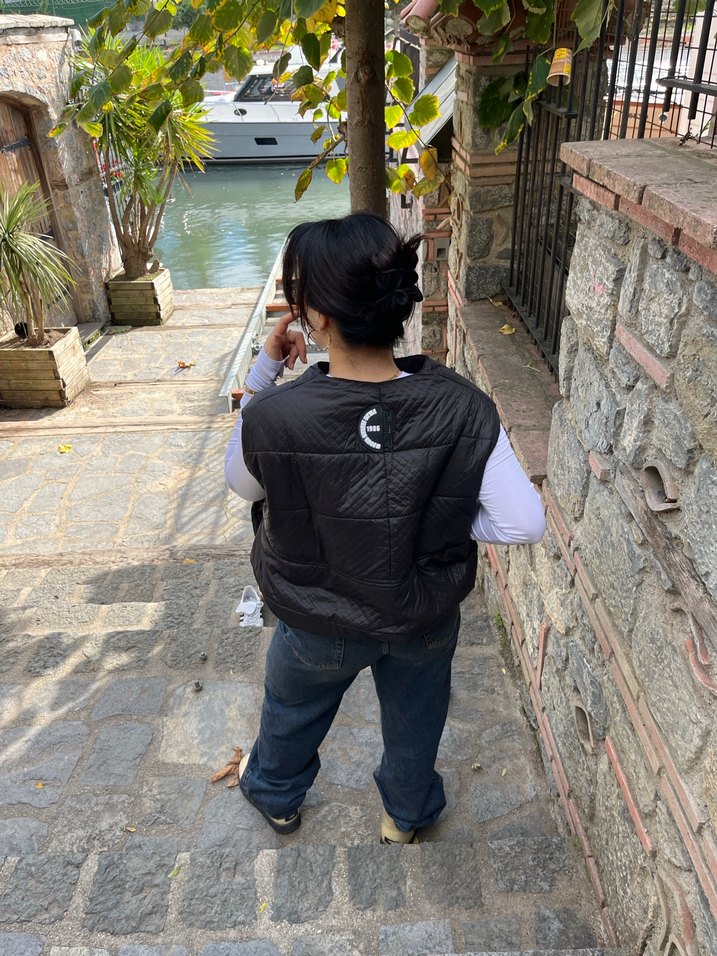 Siyah Yüksek Yakalı Oversize Kadın Şişme Yelek - Görsel 3