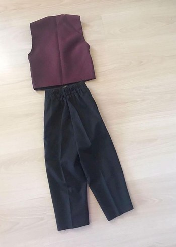 2 Yaş Bordo Kolsuz Çocuk Yelek ve Siyah Pantolon Takımı - Görsel 5