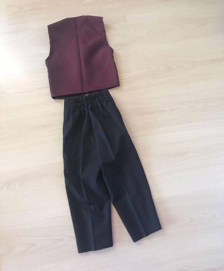 2 Yaş Bordo Kolsuz Çocuk Yelek ve Siyah Pantolon Takımı - Görsel 5