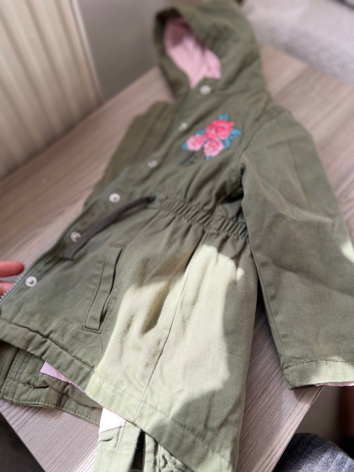 Nakışlı Düğmeli Kız Çocuk Kapüşonlu Mont - Görsel 4