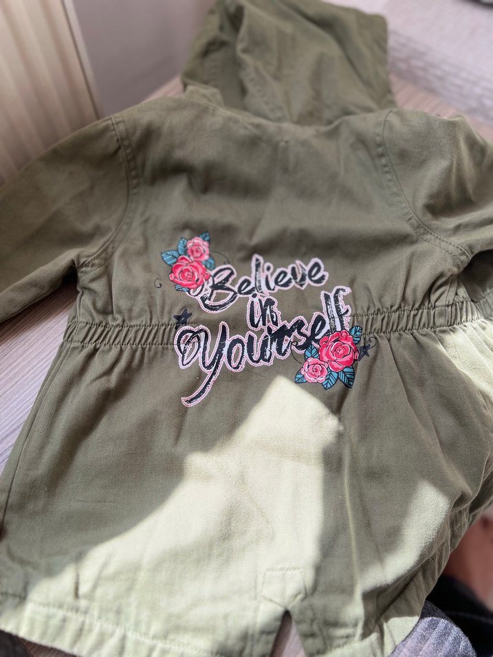 Nakışlı Düğmeli Kız Çocuk Kapüşonlu Mont - Görsel 5